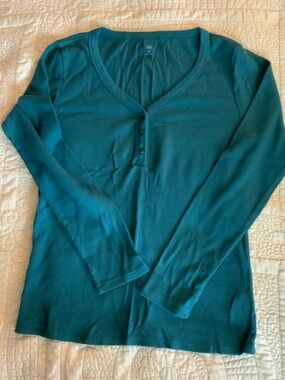 GAP Women’s Green Thermal Long-Sleeve✨